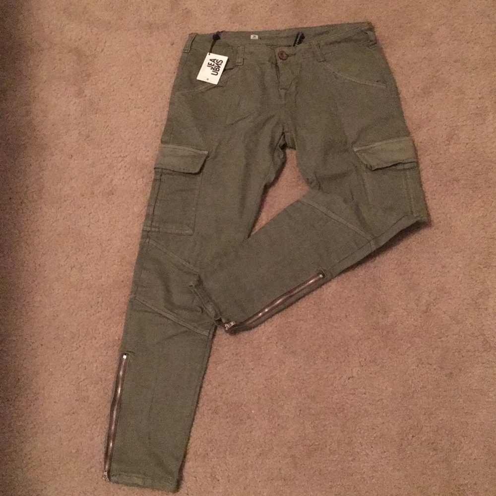 Urban Behavior Cropped Cargo Pants